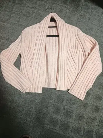 새상품 이타리야 핑크 리브 숏 기장 가디건 사이즈 11