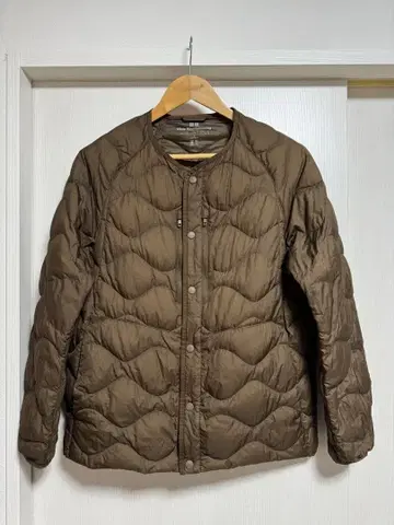 화이트 마운티니어링 유니클로 다운 자켓 브라운