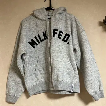 [ MILKFED. ] ARCH LOGO ZIP UP HOODIE