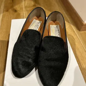 Pippi 스터드 장식 송치 블랙 로퍼