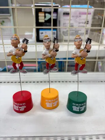 기타를 든 미니어처 피규어 세트