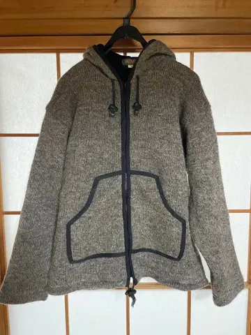 후드 부착 그레이 계열 플리스 자켓