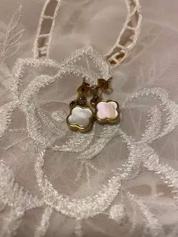 꽃 모양 화이트 핑크 귀걸이