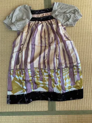 츠모리치사토 보라색과 금색 스트라이프 반팔 원피스