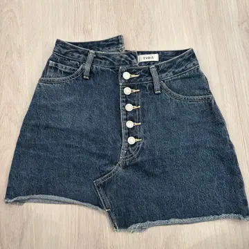 EVRIS 다크 데님 숏팬츠 (착용컷 있음)