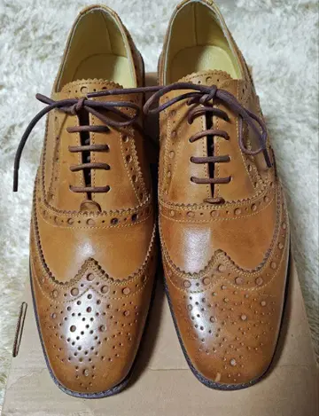 BENESU 윙팁 가죽 신발 26.5