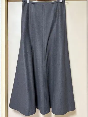 브라운 플레어 스커트 뒷면 지퍼