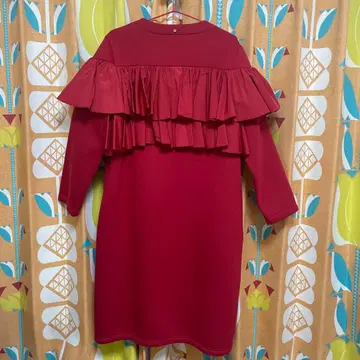 프릴 달린 레드 롱 코트