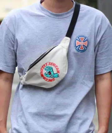 [컨디션 최상] 산타크루즈 스케이트보드 바디백 화이트