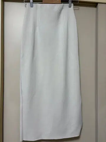 베이지 슬릿 타이 스커트