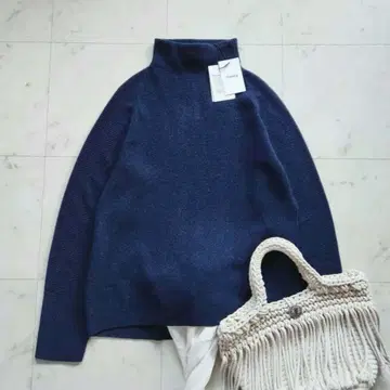 띠어리 캐시미어 100% 미사용 택 포함 하이넥 니트 네이비 L 사이즈
