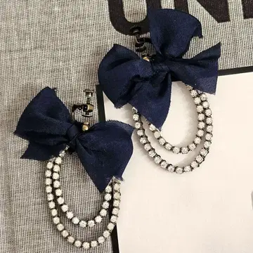 [바니스NY 구매] 네이비 리본 포함 스와로브스키 귀찌