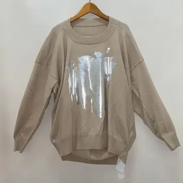 루피리안 en haut 베이지 메탈릭 프린트 크루넥 스웨터 새상품