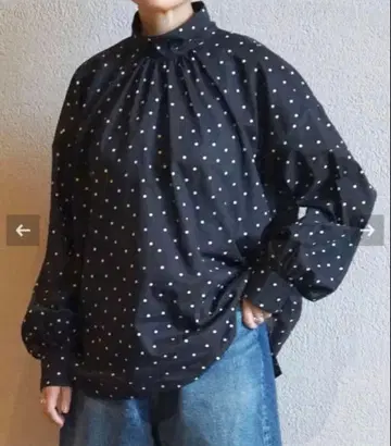 저널 스탠다드 랙스 도트 로운 하이넥 퍼프 슬리브 블라우스