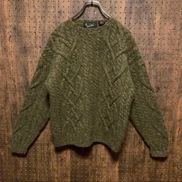 올리브 그린 케이블 니트 스웨터