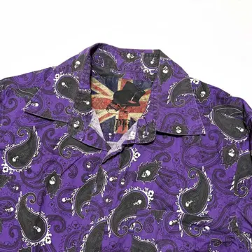 보라색 페이즐리 무늬 긴팔 셔츠