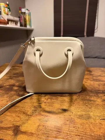 아이보리 스퀘어형 숄더백 유나이티드 애로우즈 그린 라벨