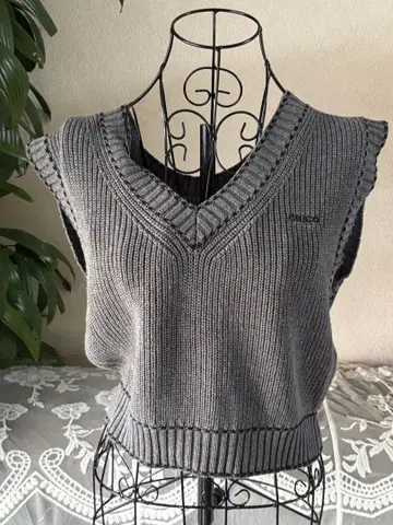 치코 그레이 V넥 니트 베스트