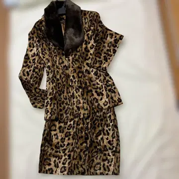 레오파드 무늬 스커트 셋업