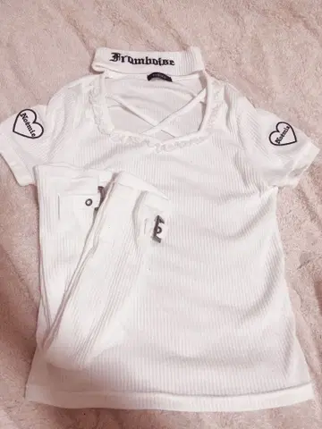 NOEMIE 4WAY 하트 와펜 암워머 티셔츠