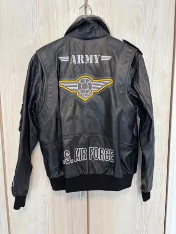 퍼가 달린 플라이트 자켓