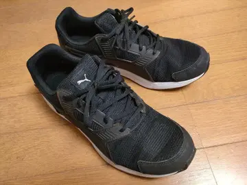 PUMA 블랙 러닝화