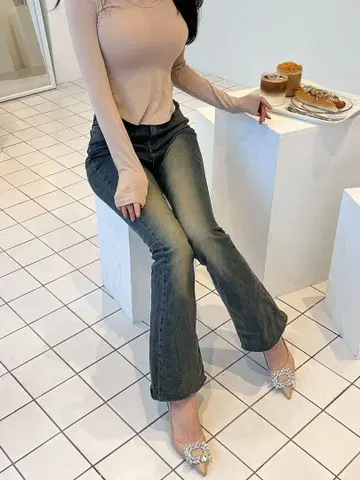 [ QUNG ] 하이 워시드 플레어 데님 더스티 워시