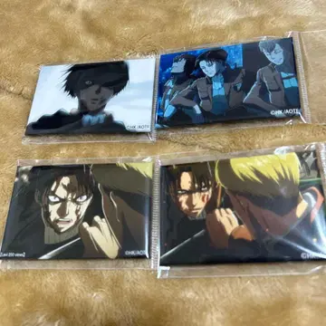 진격의 거인 캔뱃지 4개 세트