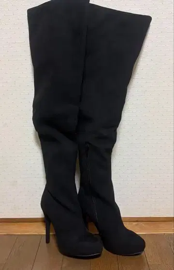 Fienda 블랙 스웨이드 니하이 부츠