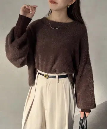 소매 끝 리브 숏 샤기 니트 브라운