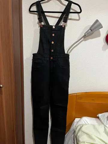 GUESS 블랙 살로펫 오버롤