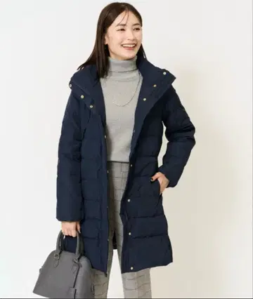 a.v.v 후디드 롱 다운 코트 네이비 M 사이즈