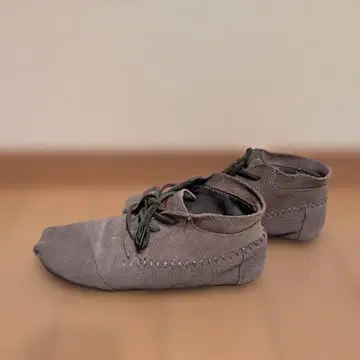 TOMS 그레이 스웨이드 신발