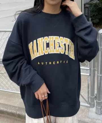 헤비웨이트 칼리지 로고 빅 맨투맨 네이비