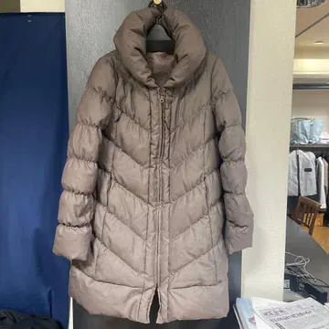 브라운 롱 기장 다운 자켓 바니스뉴욕 사이즈 38