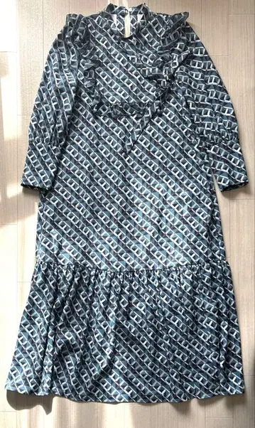 FURFUR 기하학 패턴 요크 프릴 원피스 맥시 길이