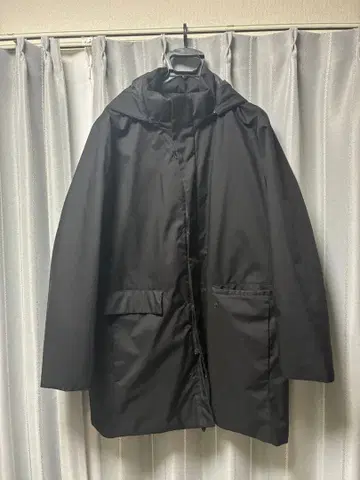 유니클로 하이브리드 다운 코트 L 사이즈