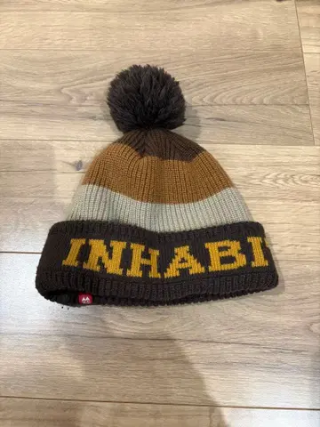 INHABITANT 폼폼 포함 니트 모자