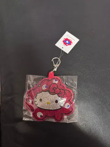 간사이 만박 헬로키티 미야쿠미야쿠 반짝이는 가죽 키링