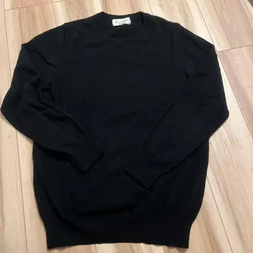 WHITE CASHMERE 블랙 니트 스웨터