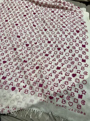 새상품급 MARC BY MARC JACOBS 마크제이콥스 스카프