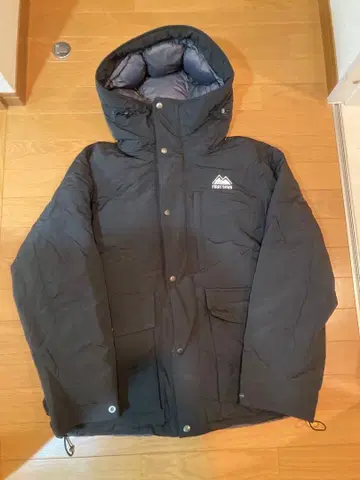 새상품급 퍼스트 다운 first down 두툼한 후드 부착