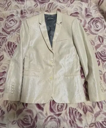 크림색 테일러드 자켓 늑대 자수