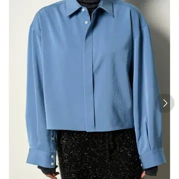 [ MIESROHE ] 숏 기장 드레이프감 새틴 셔츠