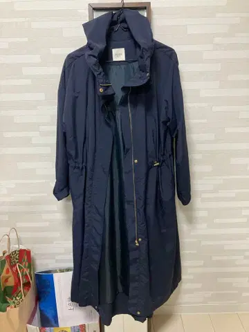 네이비 후드 부착 롱 코트