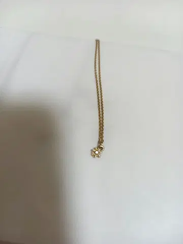 꽃 모티브 목걸이