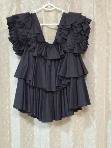 나오키토미즈카 프릴 상의