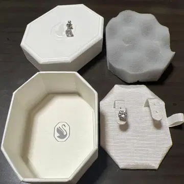 Swarovski 귀걸이 새상품 6밀리