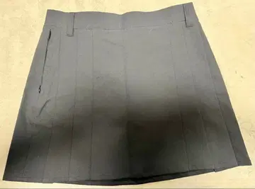 가격 인하 협상 가능 FJ 블랙 플리츠 스커트 백 포켓 부착