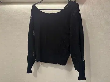 블랙 꽃무늬 자수 긴팔 니트